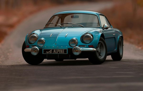 Come si possono integrare efficacemente tecnologie di assistenza alla guida in un veicolo storico restaurato?